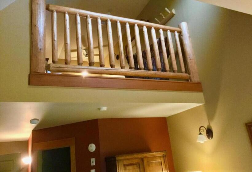 منتجع Vagabond Lodge At Kicking Horse