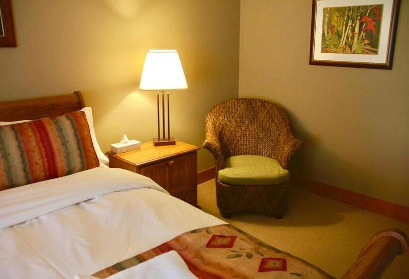 منتجع Vagabond Lodge At Kicking Horse