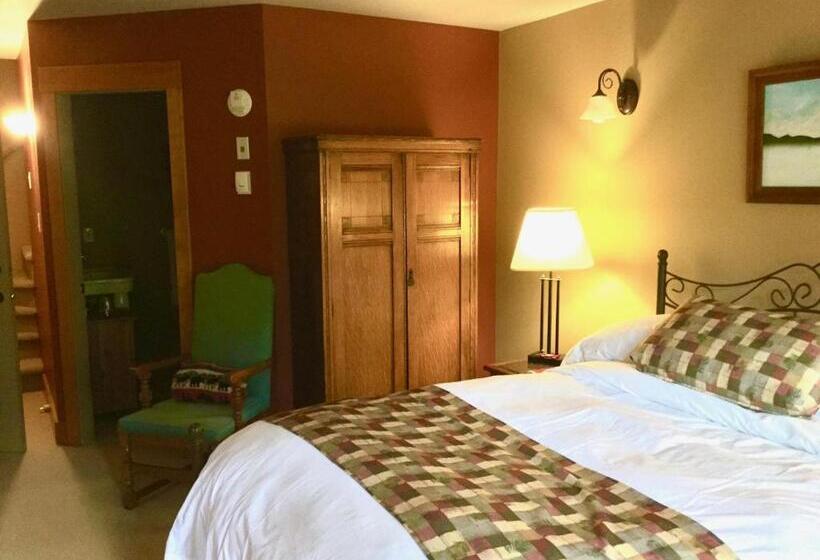 منتجع Vagabond Lodge At Kicking Horse