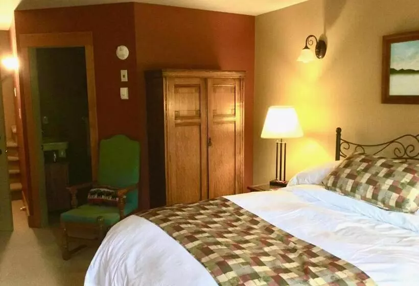 منتجع Vagabond Lodge At Kicking Horse