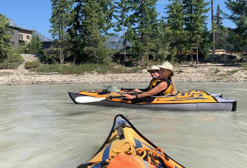 منتجع Vagabond Lodge At Kicking Horse