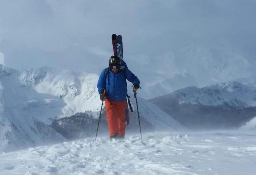 منتجع Vagabond Lodge At Kicking Horse