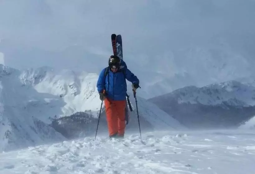 منتجع Vagabond Lodge At Kicking Horse