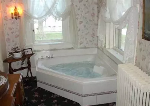 River Rose Inn Bed And Breakfast