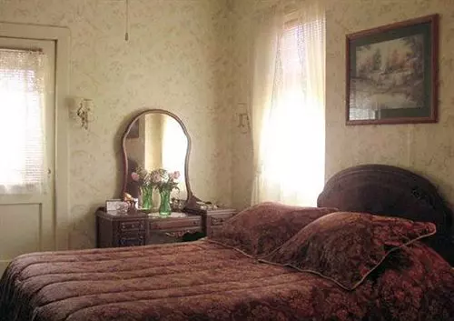 River Rose Inn Bed And Breakfast