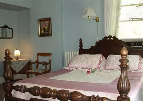 River Rose Inn Bed And Breakfast