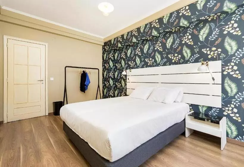 هاستل Wallis Rato