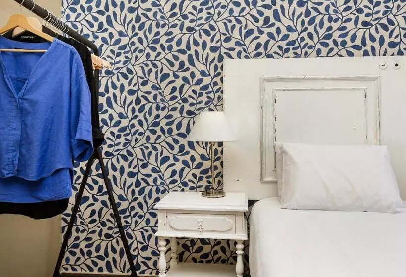 هاستل Wallis Rato