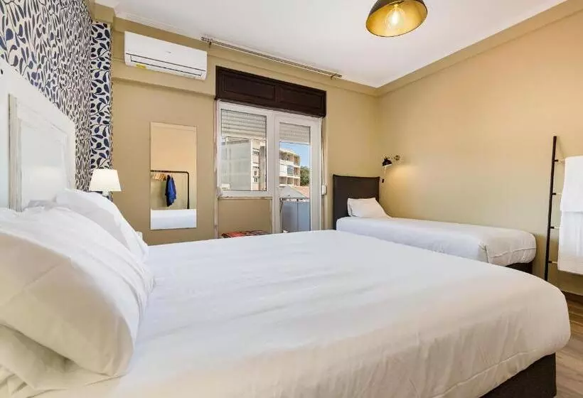 هاستل Wallis Rato