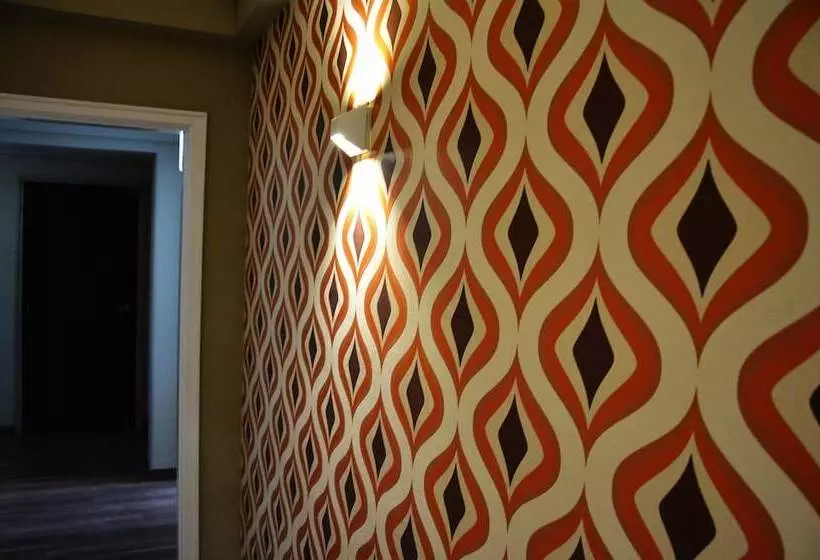 هاستل Wallis Rato