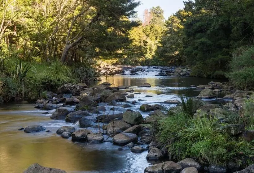 צימר Puketotara Lodge