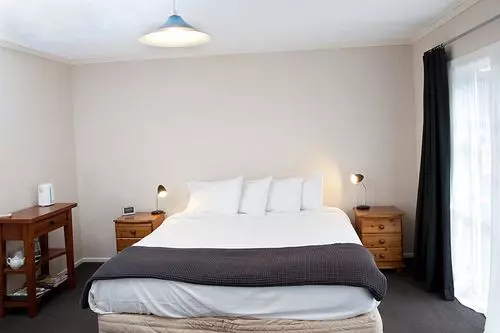 민박 Redwood Lodge