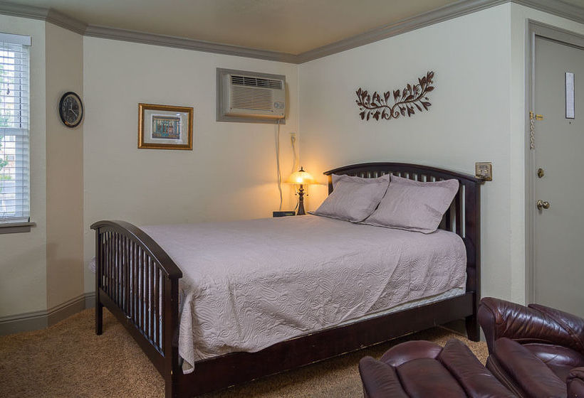 Bond Street Motel Apartments