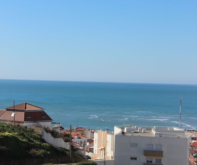 Ericeira Chill Hill Hostel & Private Rooms   Peach Garden