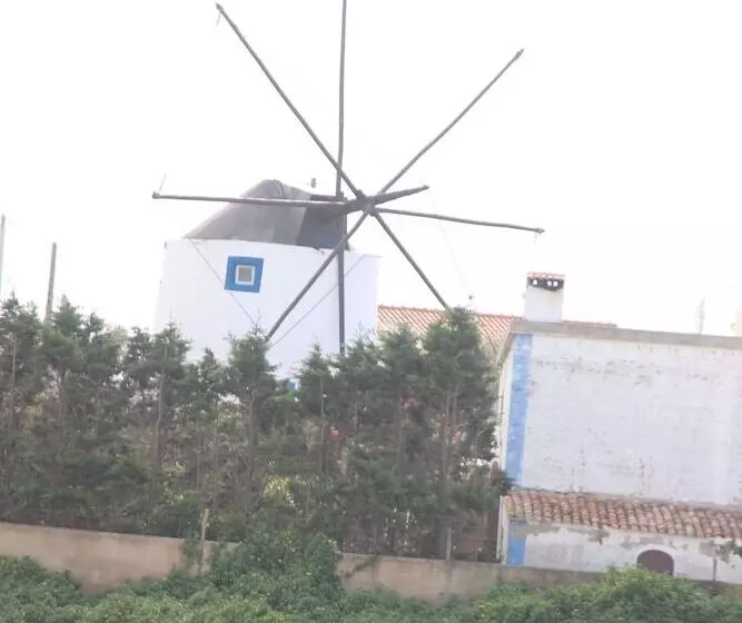 Ericeira Chill Hill Hostel & Private Rooms   Peach Garden