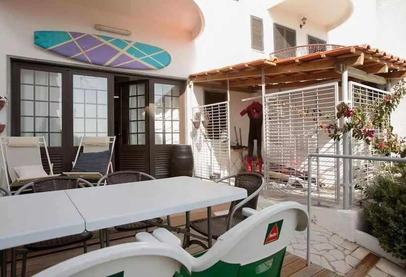 Ericeira Chill Hill Hostel & Private Rooms   Peach Garden