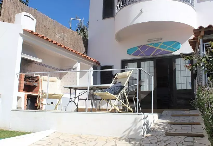 Ericeira Chill Hill Hostel & Private Rooms   Peach Garden