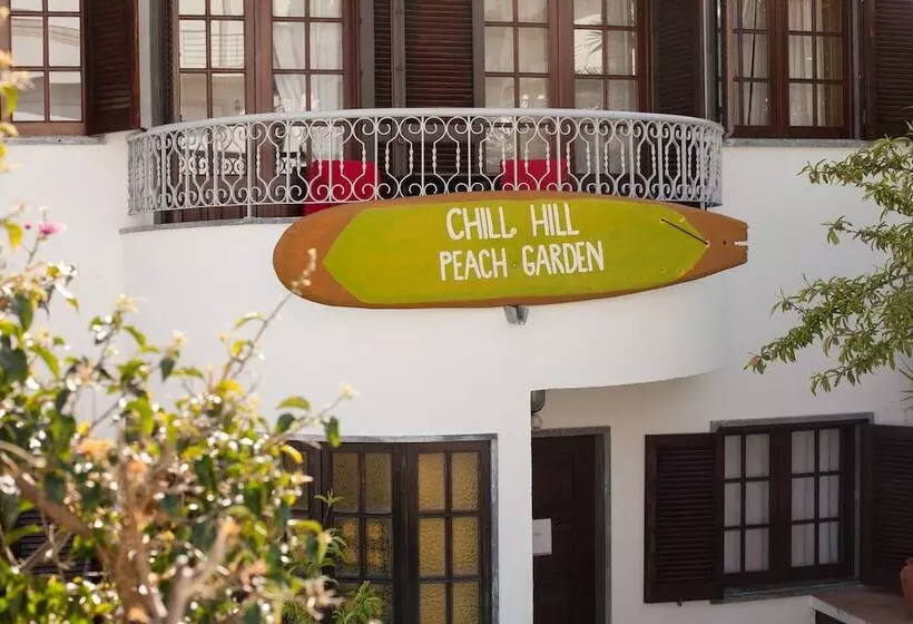 Ericeira Chill Hill Hostel & Private Rooms   Peach Garden