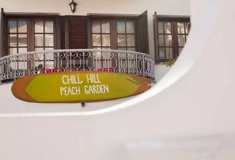 Ericeira Chill Hill Hostel & Private Rooms   Peach Garden