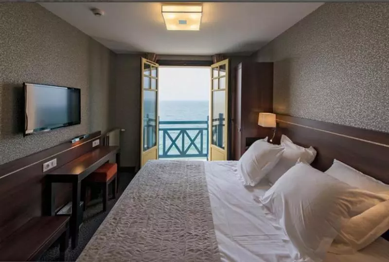 هتل Ambassadeurs Logis