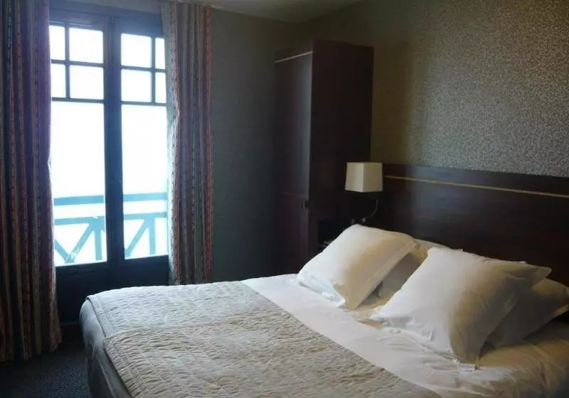 هتل Ambassadeurs Logis