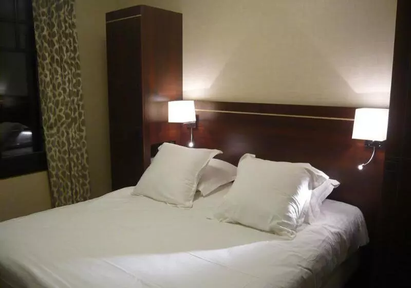 هتل Ambassadeurs Logis