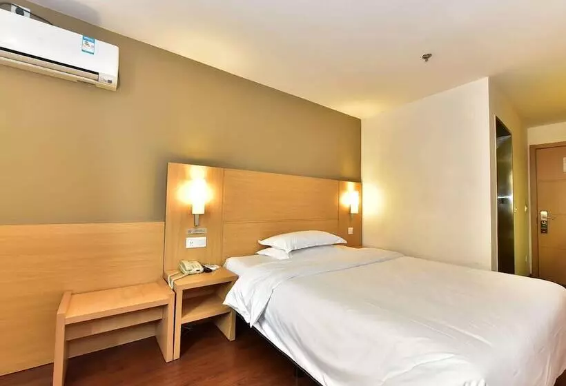 Отель Ibis Ningbo Tianyi Square