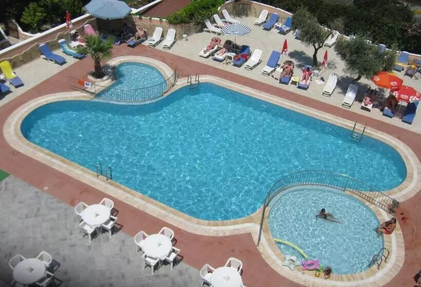 هتل Oya Family Suites