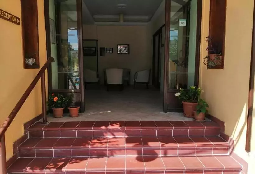 هتل Oya Family Suites