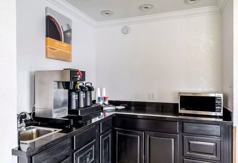 Motel 6 San Antonio, Tx   Frost Bank Center