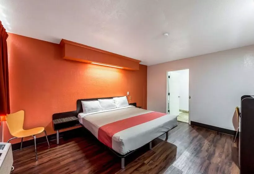 Motel 6 San Antonio, Tx   Frost Bank Center