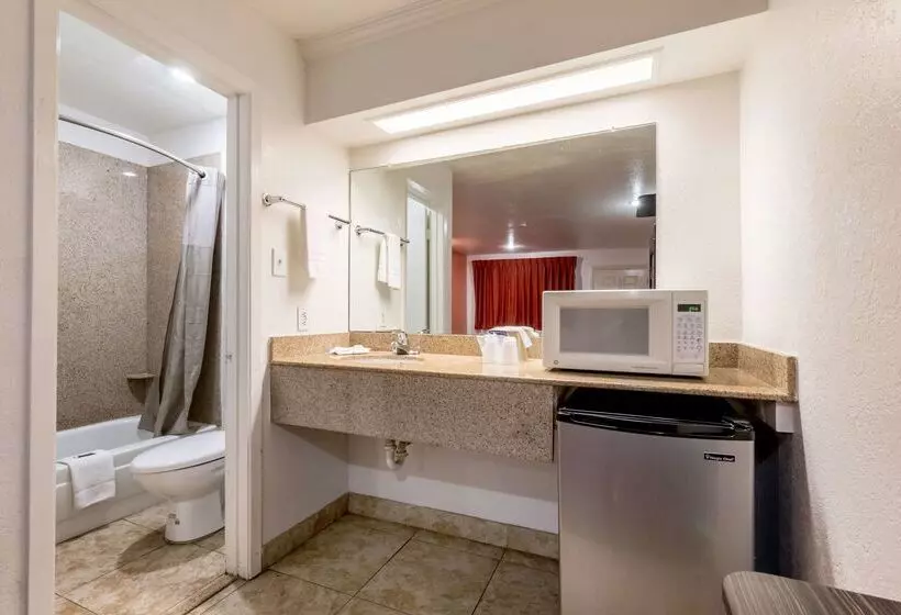 Motel 6 San Antonio, Tx   Frost Bank Center