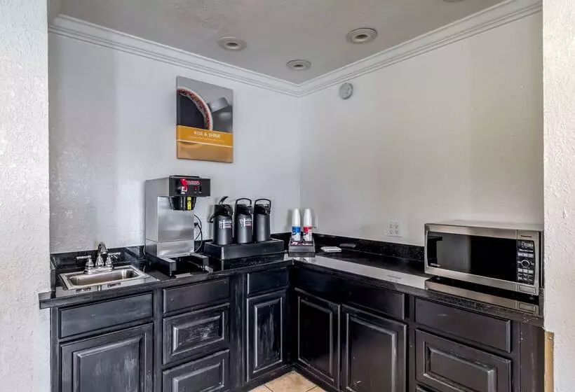 Motel 6 San Antonio, Tx   Frost Bank Center