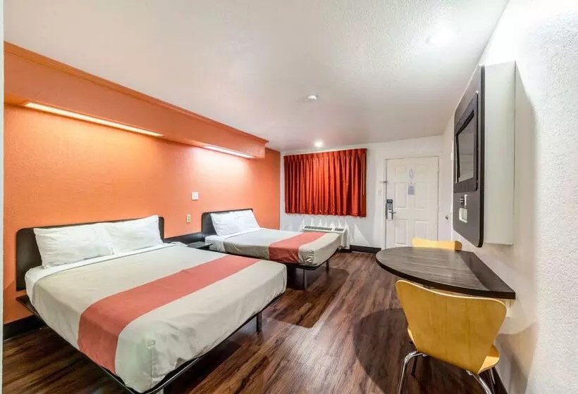 Motel 6 San Antonio, Tx   Frost Bank Center