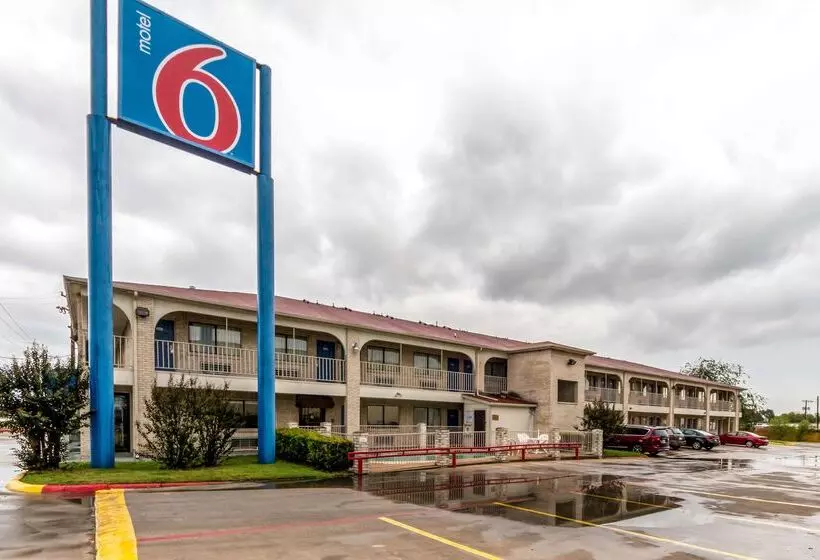 Motel 6 San Antonio, Tx   Frost Bank Center