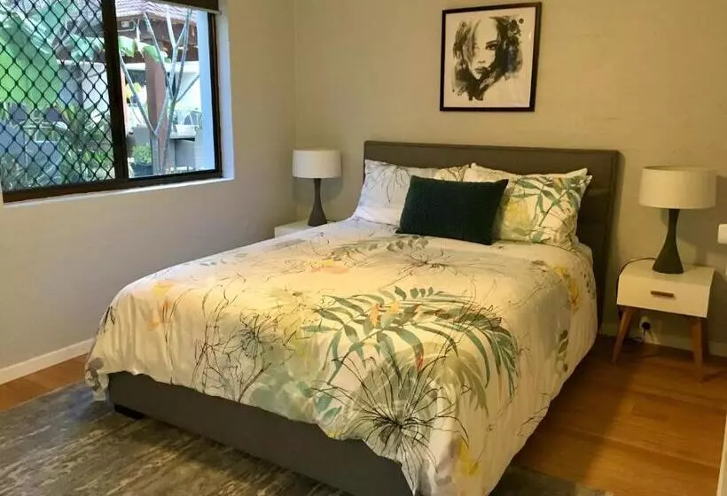 Burleigh Palms Holiday Apartments