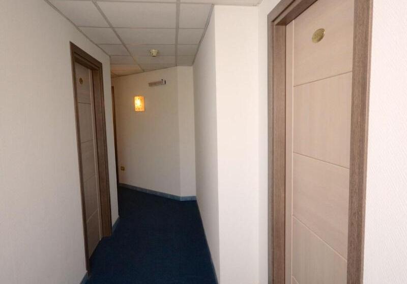 בית מלון כפרי Clinton