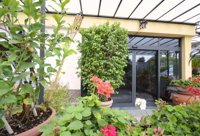 בית מלון כפרי Clinton