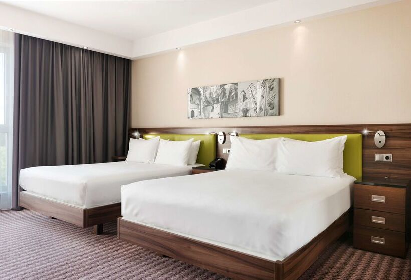 בית מלון כפרי Hampton By Hilton Krakow