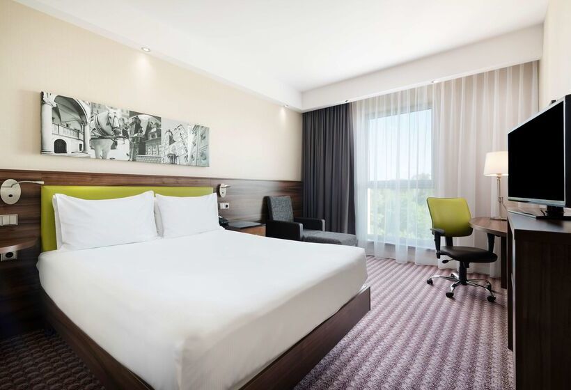 בית מלון כפרי Hampton By Hilton Krakow