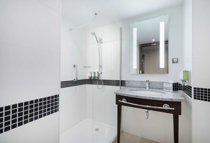 בית מלון כפרי Hampton By Hilton Krakow