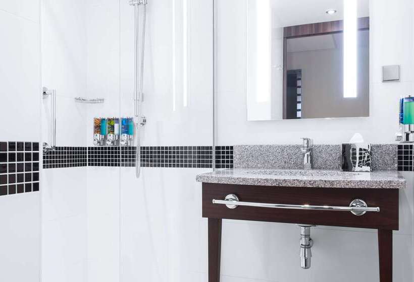 בית מלון כפרי Hampton By Hilton Krakow