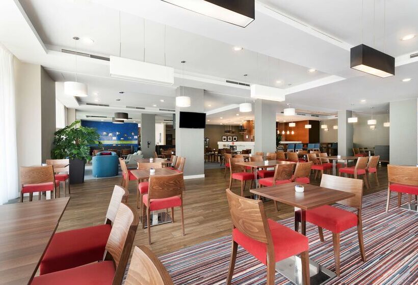 בית מלון כפרי Hampton By Hilton Krakow