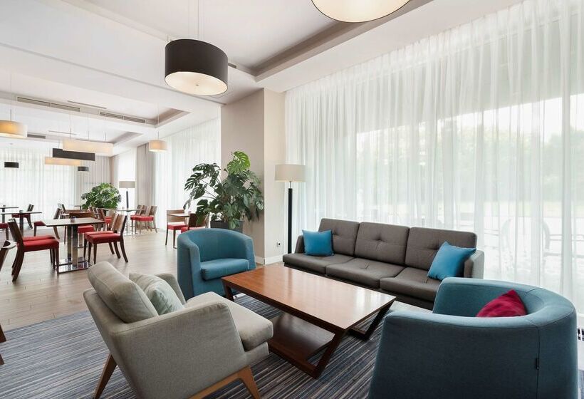 בית מלון כפרי Hampton By Hilton Krakow