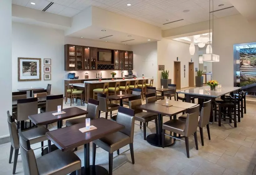 هتل Hilton Garden Inn Chicago Downtown Riverwalk