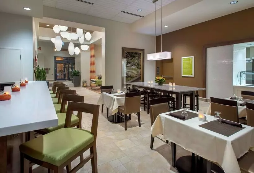 هتل Hilton Garden Inn Chicago Downtown Riverwalk