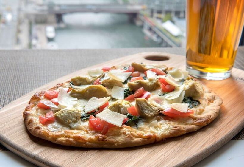 فندق Hilton Garden Inn Chicago Downtown Riverwalk