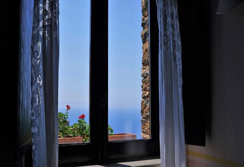 בית מלון כפרי Marulivo