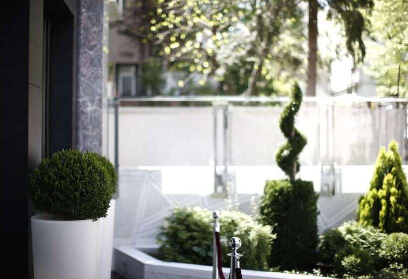 Nova City Garni Hotel Signature Collection