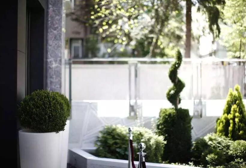 Nova City Garni Hotel Signature Collection